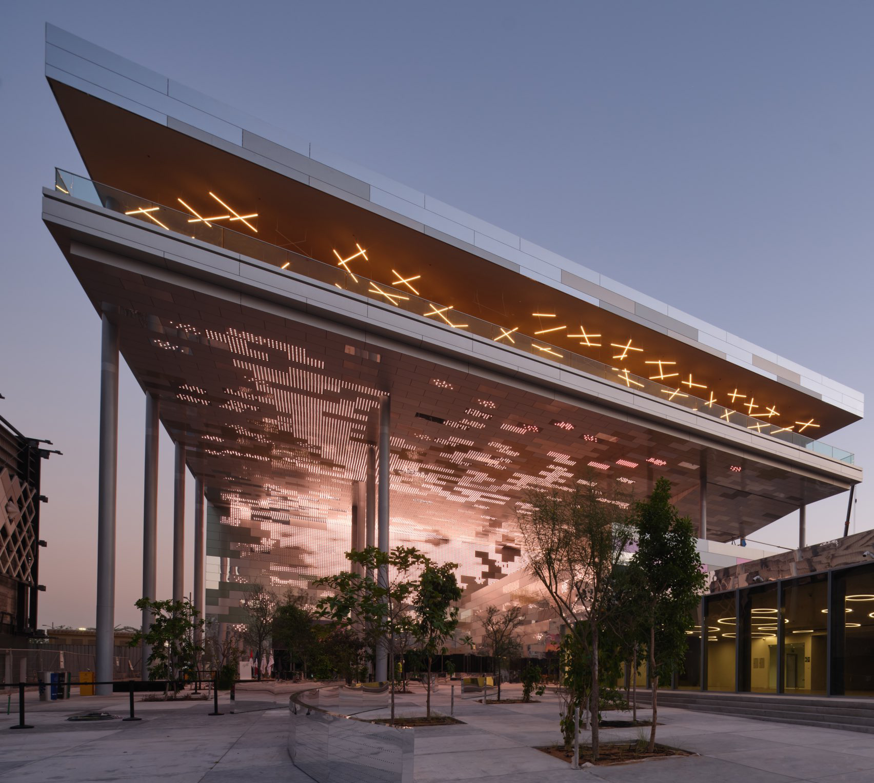 Pavillon France &agrave; Duba&iuml; (vue ext&eacute;rieure)
