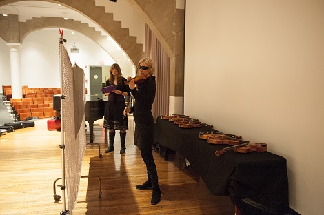 S&eacute;lection des violons r&eacute;cents pour un test d'&eacute;coute visant &agrave; comparer 3 Stradivarius et 3 violons r&eacute;cents, &agrave; la Cooper Union, &agrave; New York.