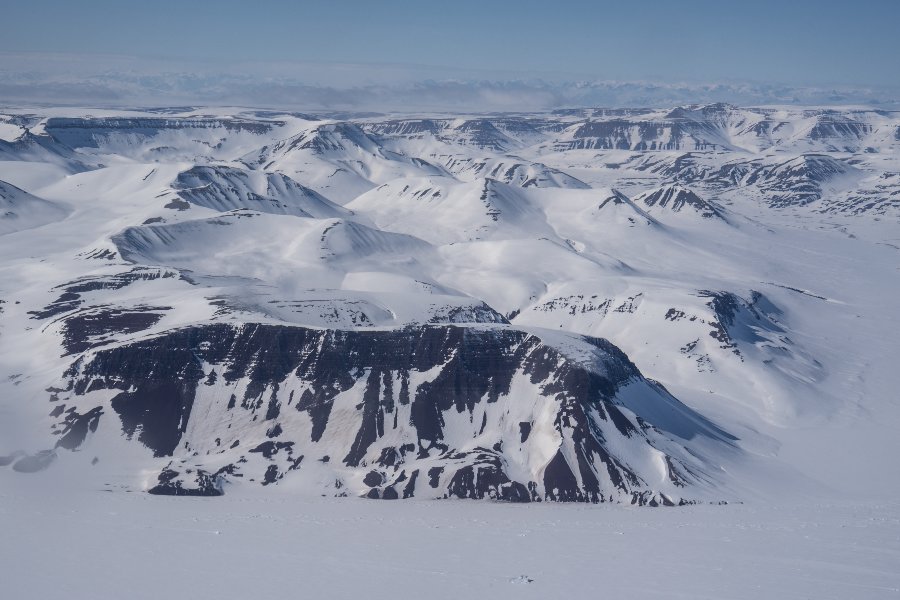 paysage montagneux et glac&eacute;, vu du ciel