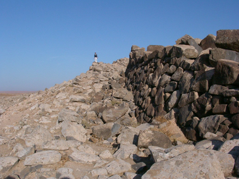 Rampe d'acc&egrave;s &agrave; Qal'at al-Rahiyya, vue vers le nord-ouest.